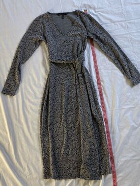 White House Black Market Black & White Patterned Long Sleeve Dress.